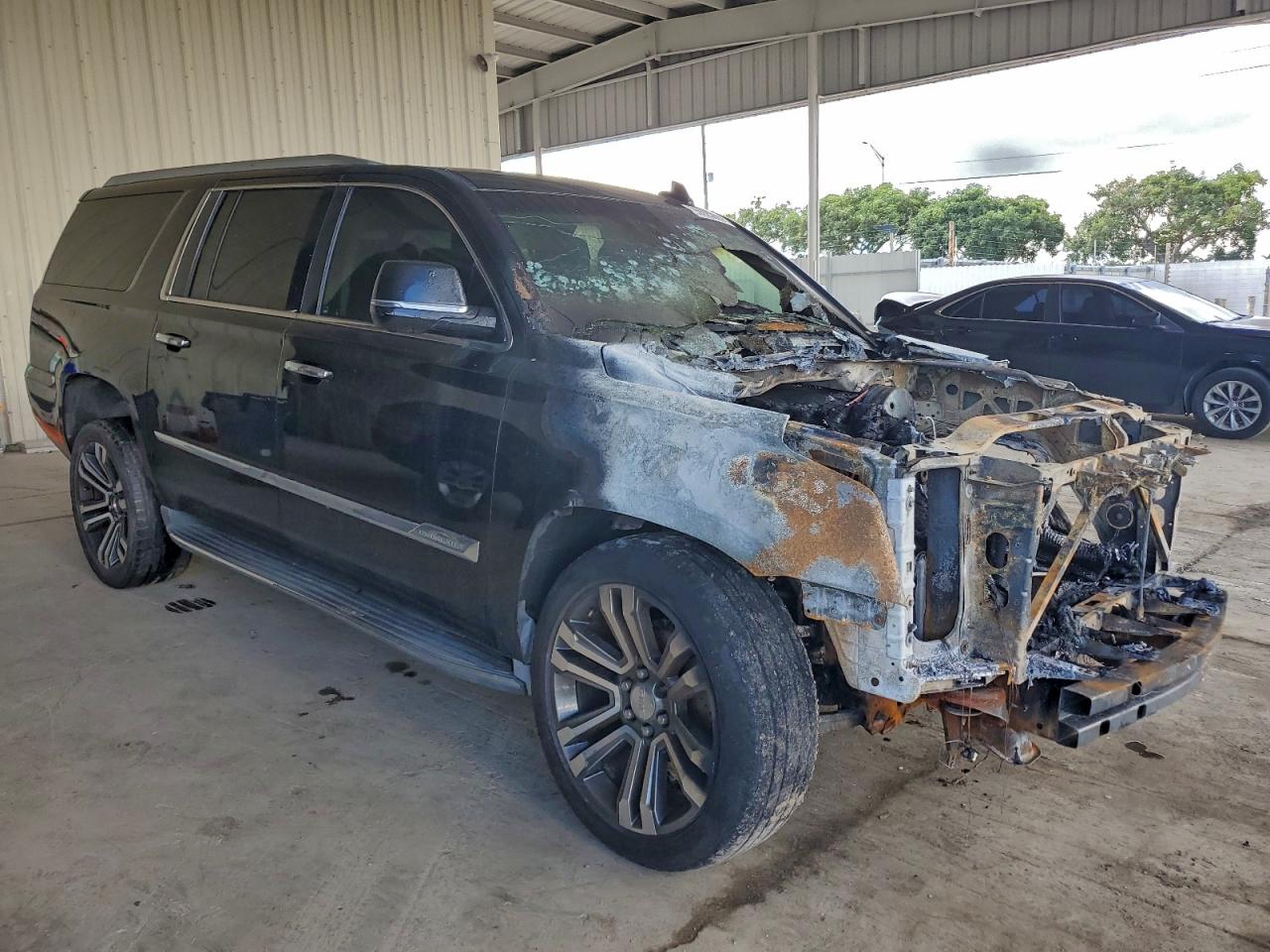 2016 CADILLAC ESCALADE ESV LUXURY photo 4