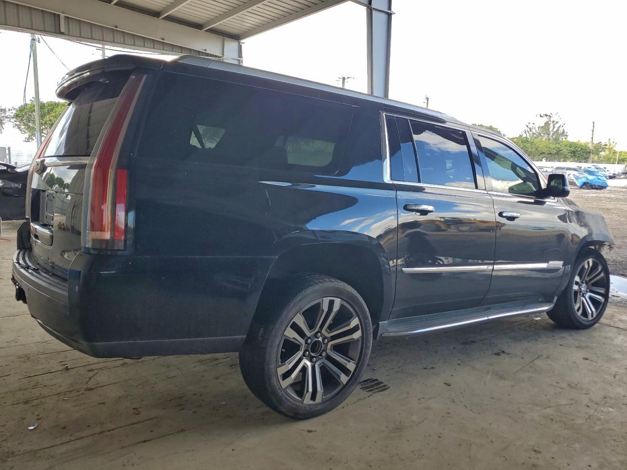 2016 CADILLAC ESCALADE ESV LUXURY photo 3