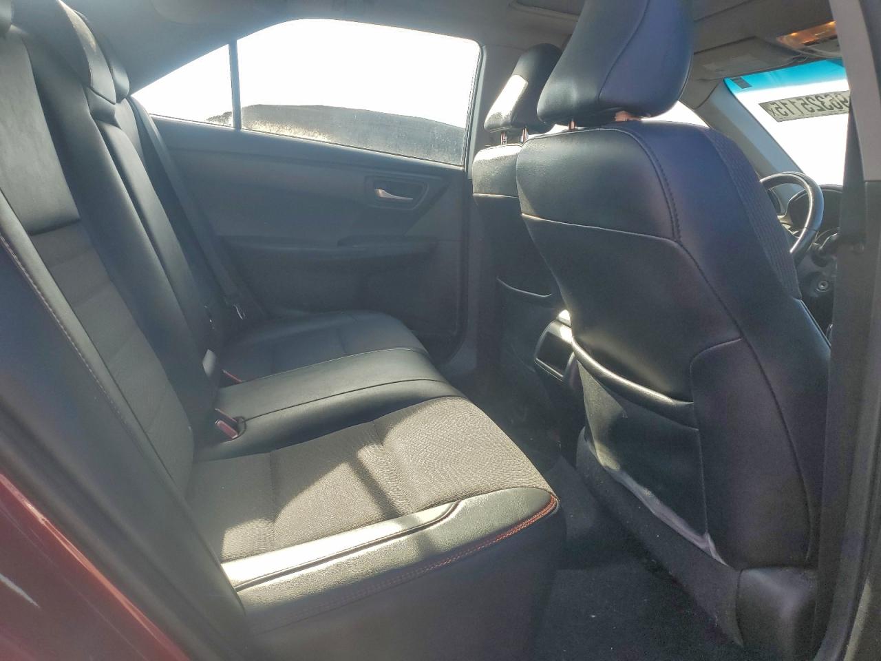 2016 TOYOTA CAMRY LE photo 10