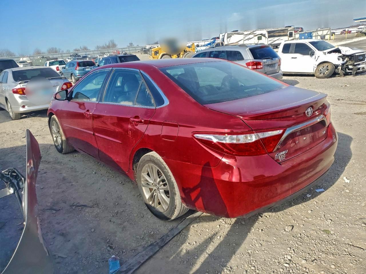 2016 TOYOTA CAMRY LE photo 2