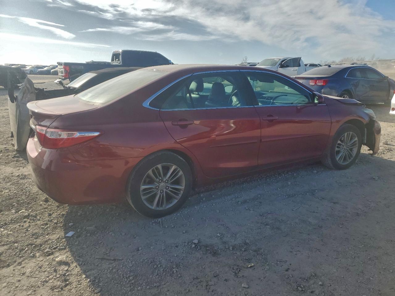 2016 TOYOTA CAMRY LE photo 3