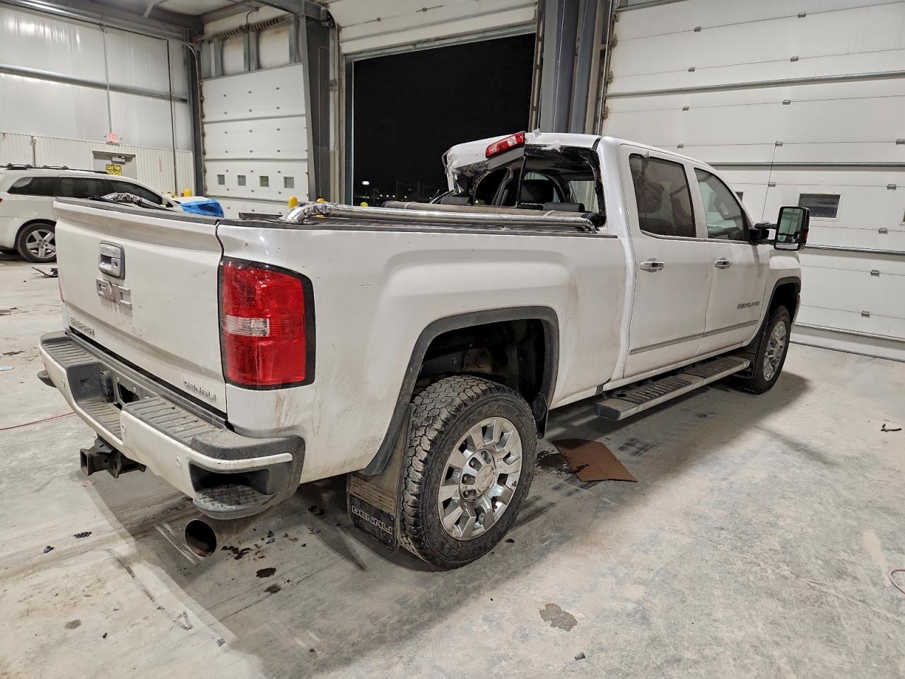 2019 GMC SIERRA K2500 DENALI photo 3
