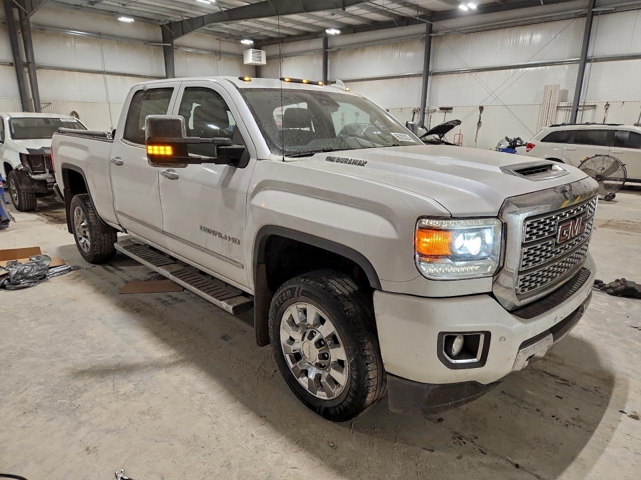 2019 GMC SIERRA K2500 DENALI photo 4