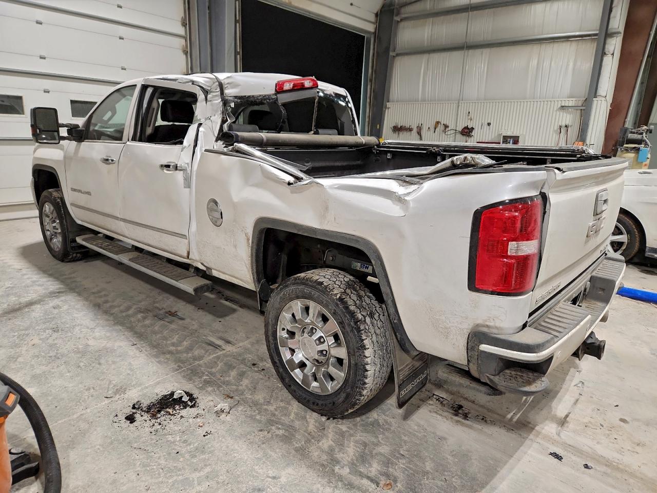 2019 GMC SIERRA K2500 DENALI photo 2