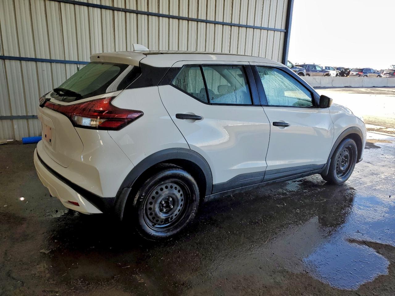 2022 NISSAN KICKS S photo 3