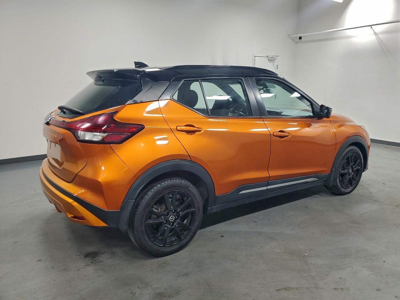 2021 NISSAN KICKS SR photo 3