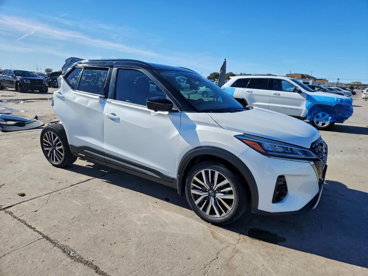 2023 NISSAN KICKS SR photo 10