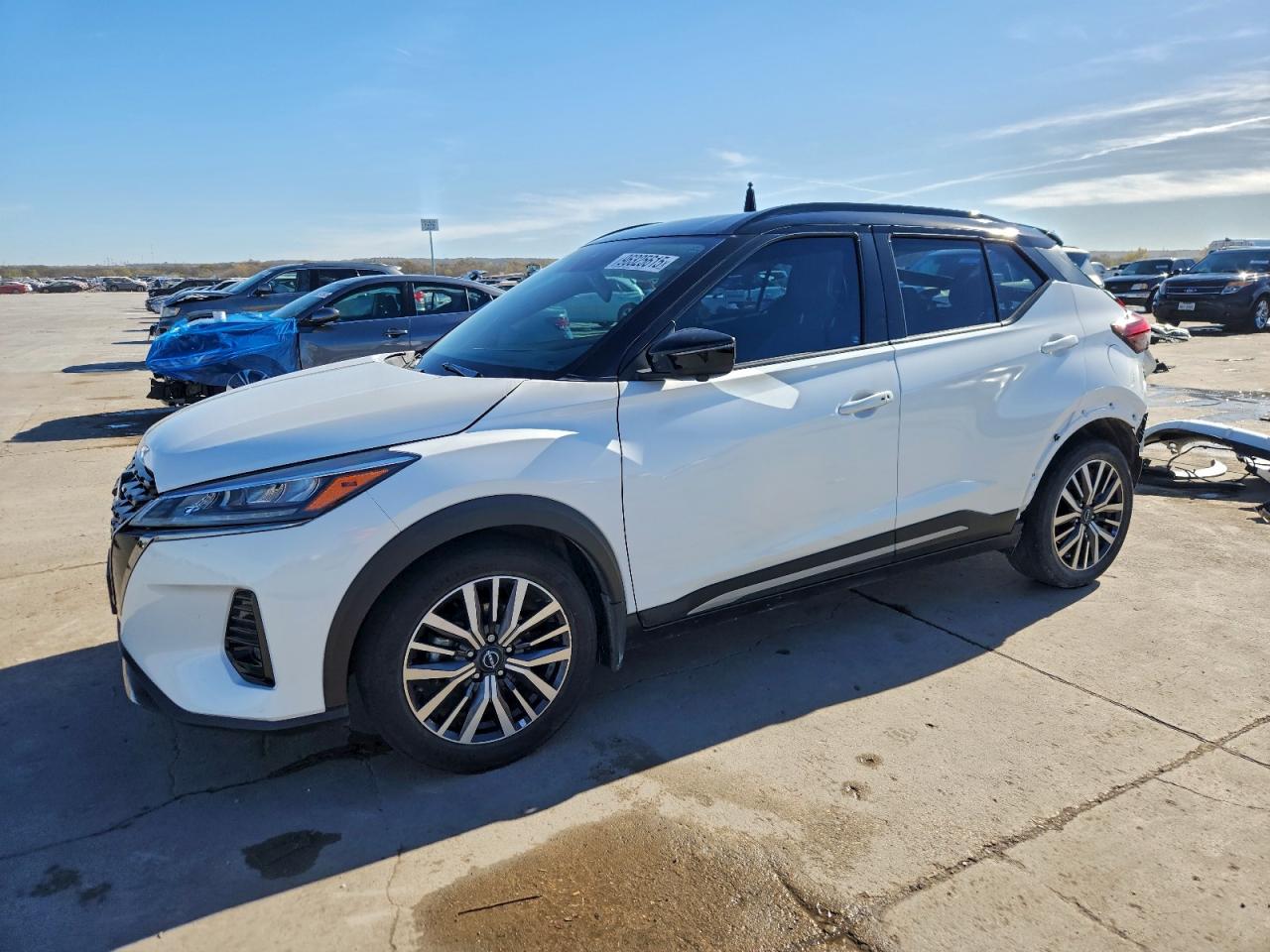 2023 NISSAN KICKS