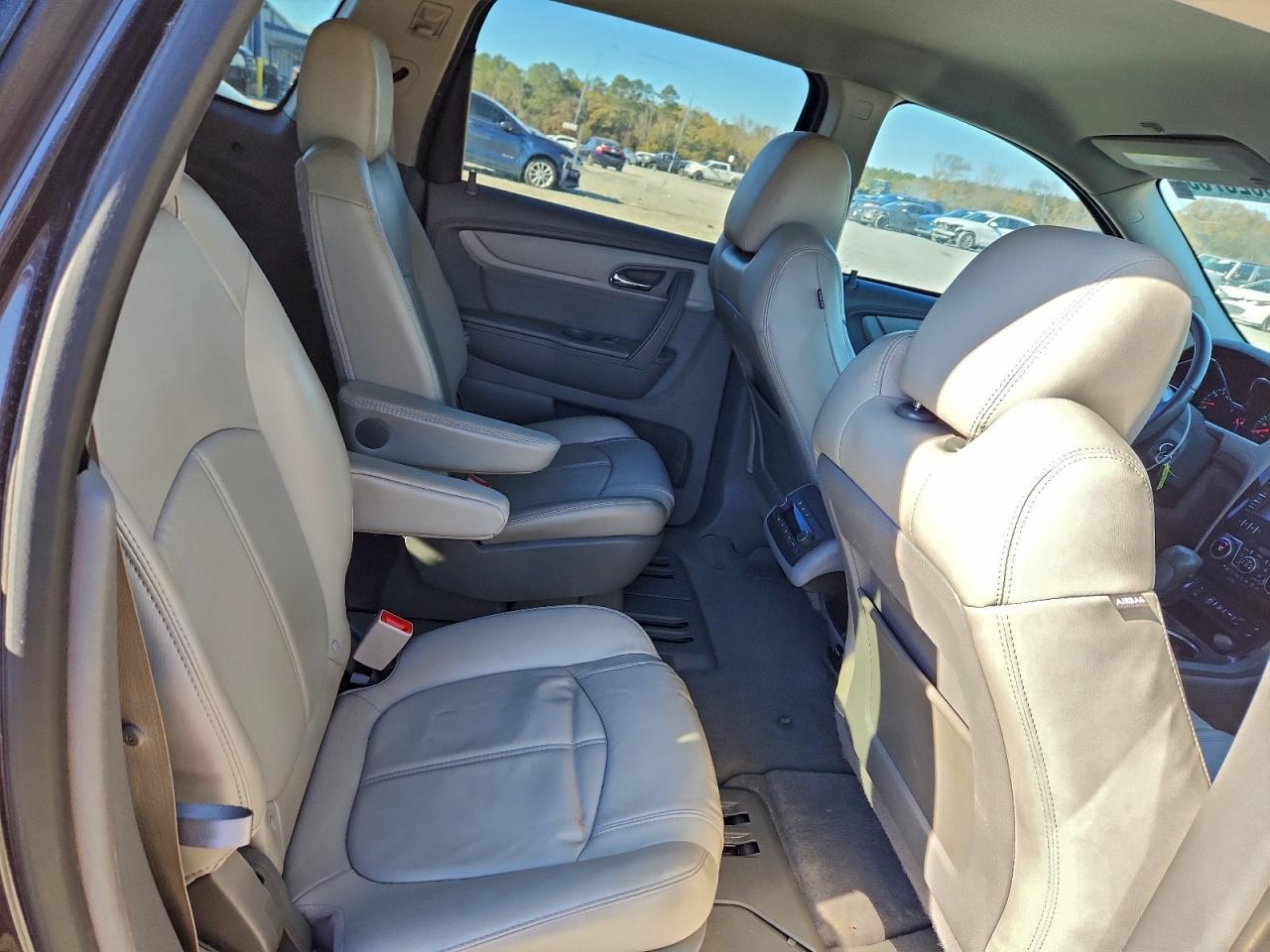 2014 CHEVROLET TRAVERSE LT photo 11