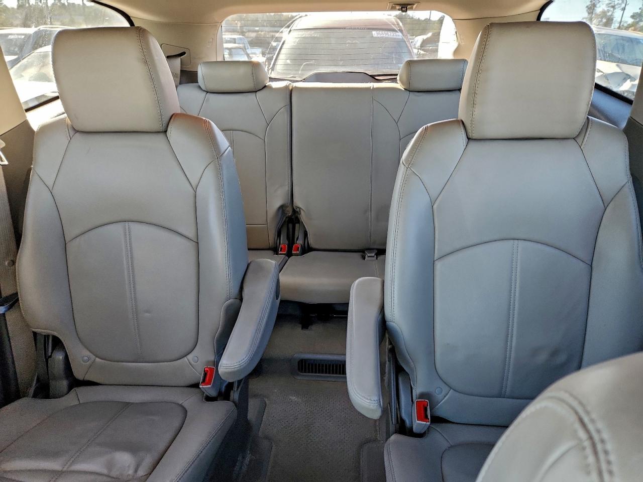 2014 CHEVROLET TRAVERSE LT photo 10