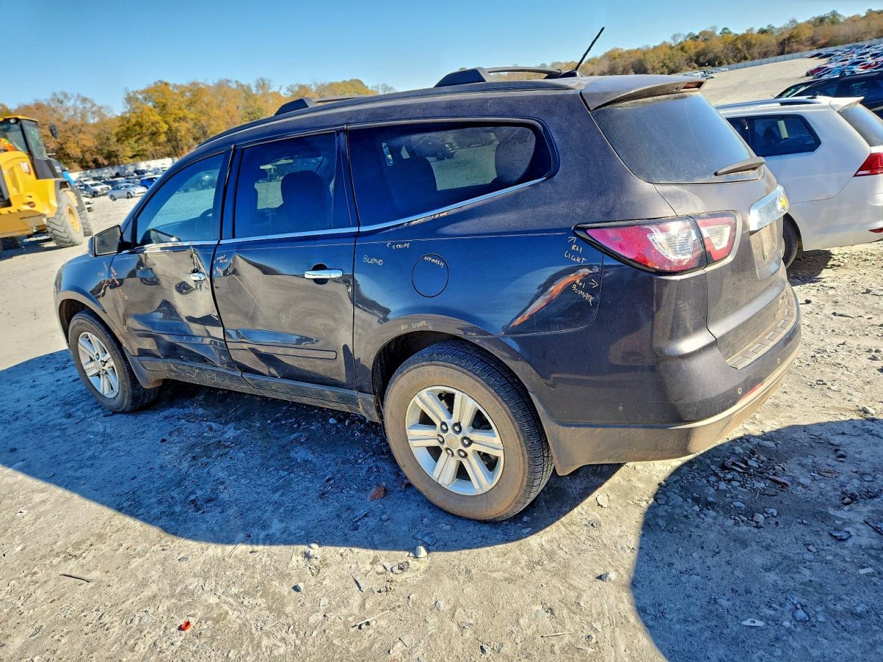 2014 CHEVROLET TRAVERSE LT photo 2