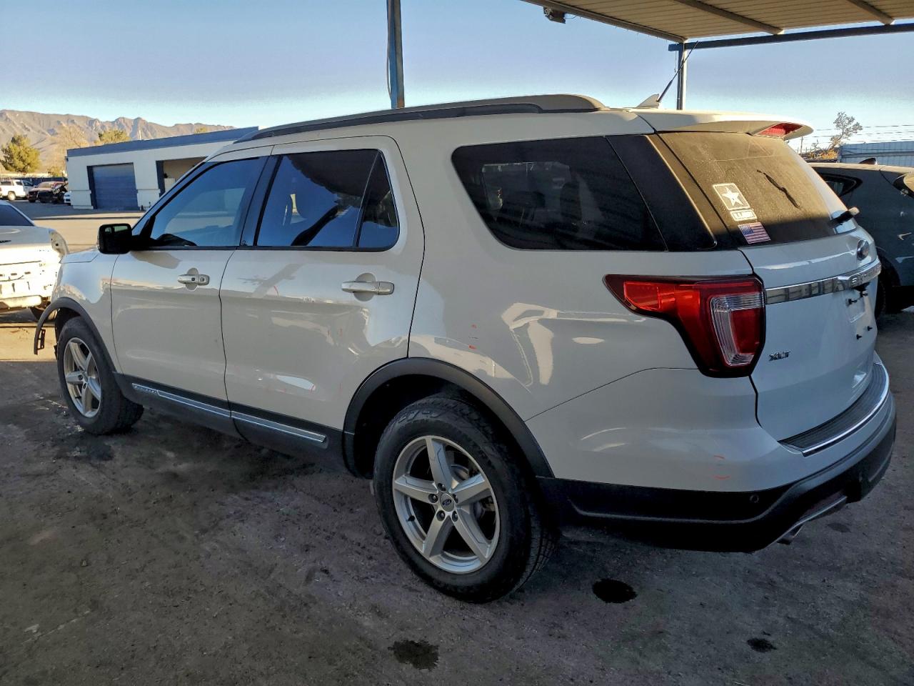 2018 FORD EXPLORER XLT photo 4