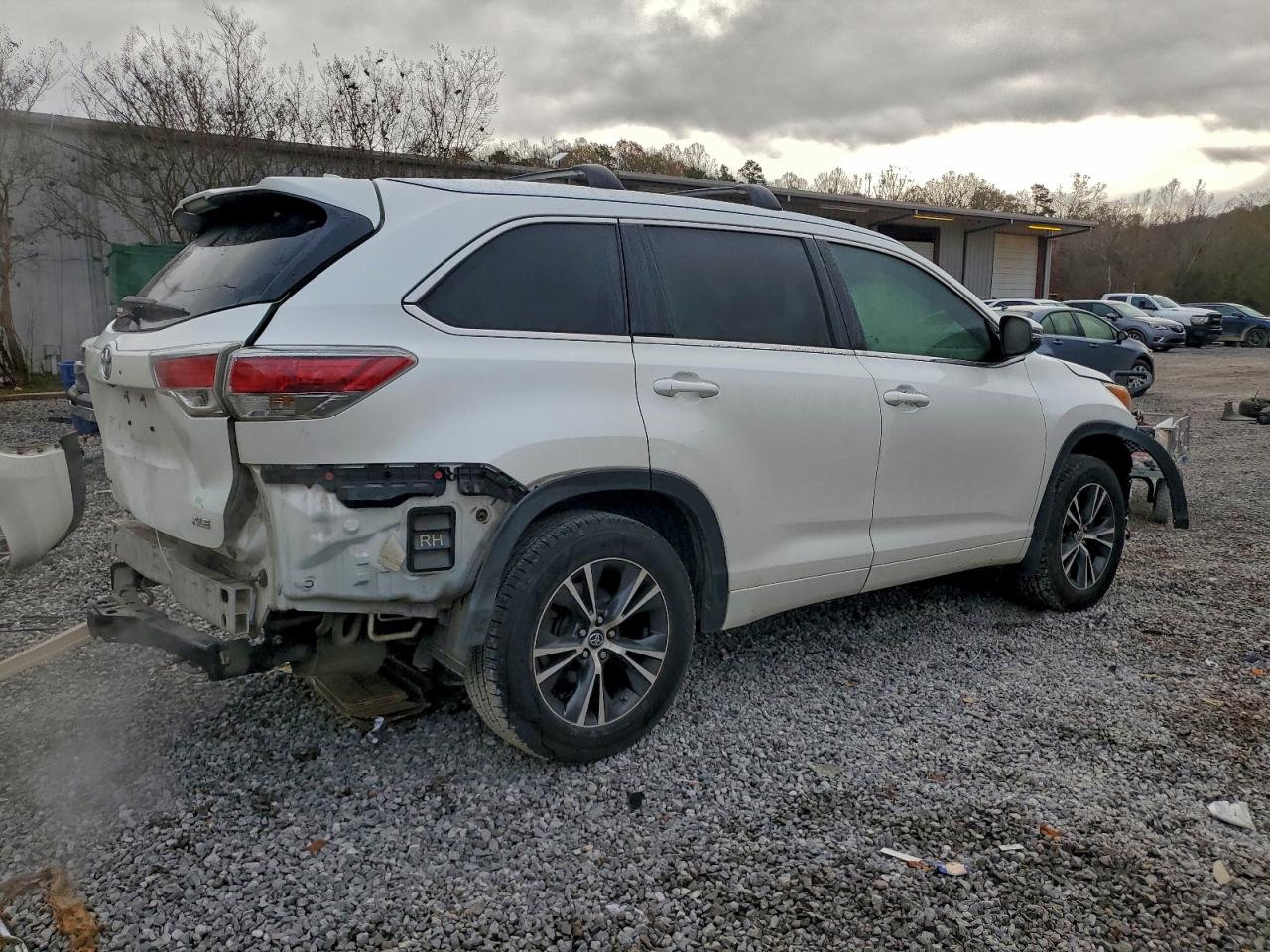 2016 TOYOTA HIGHLANDER XLE photo 7