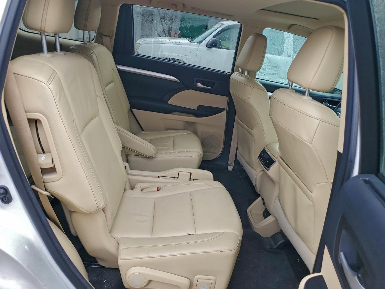 2016 TOYOTA HIGHLANDER XLE photo 31