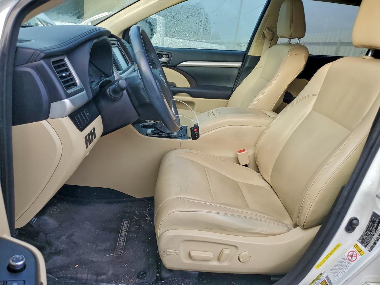 2016 TOYOTA HIGHLANDER XLE photo 19