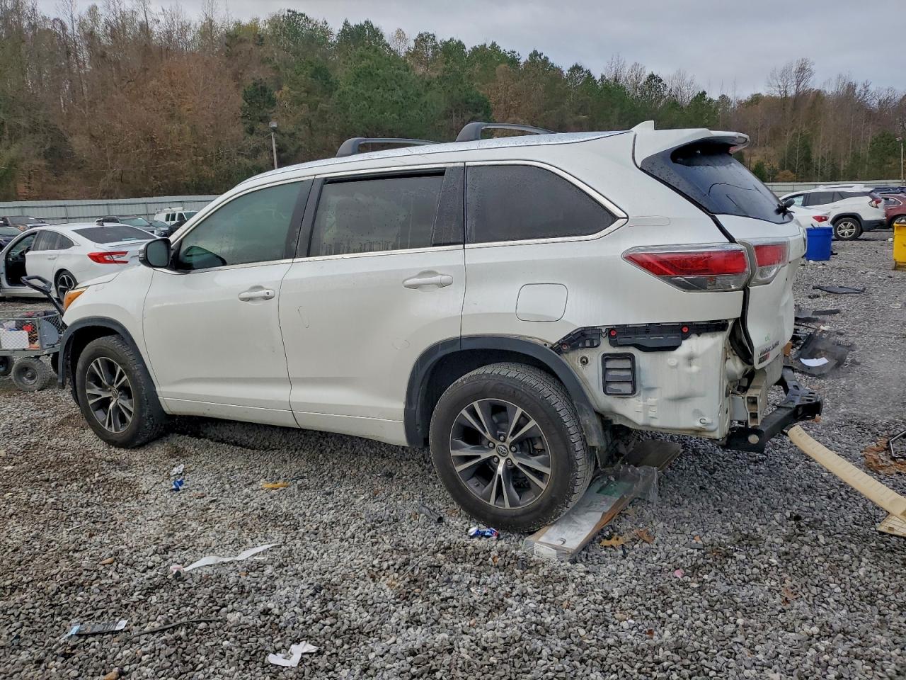 2016 TOYOTA HIGHLANDER XLE photo 4