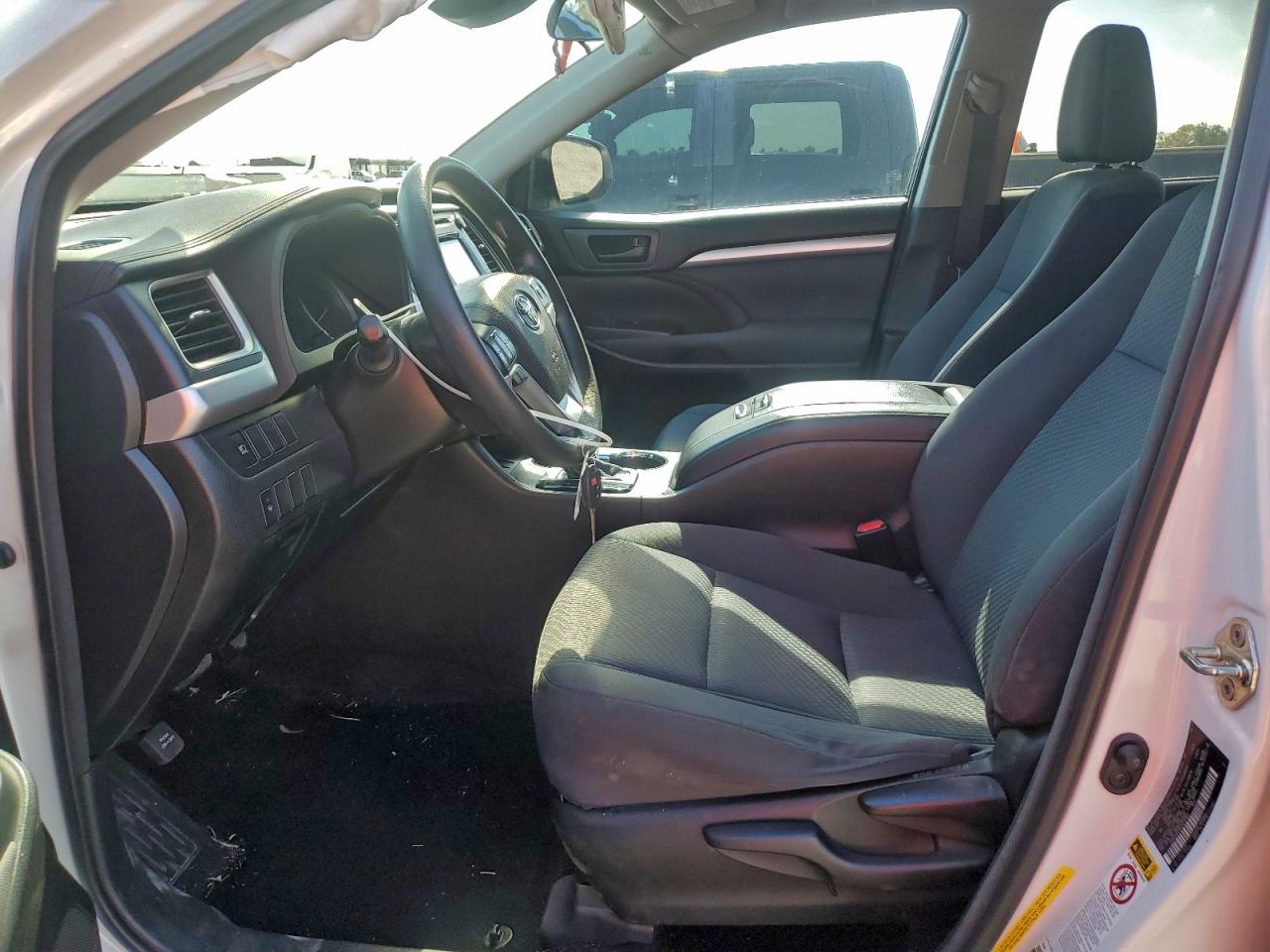 2018 TOYOTA HIGHLANDER LE photo 7