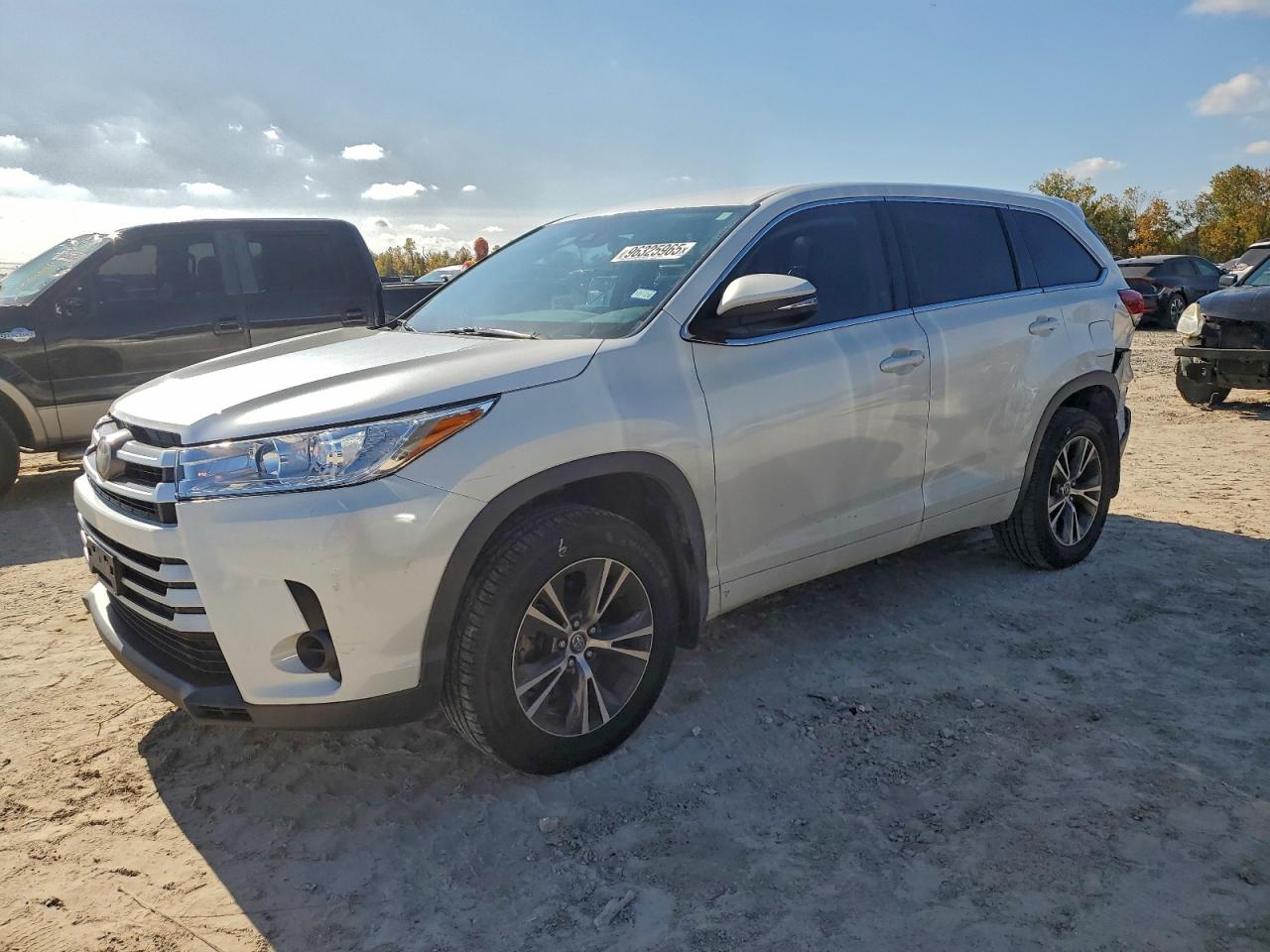2018 TOYOTA HIGHLANDER LE — REAR END damage — photo 1