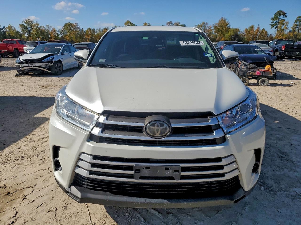 2018 TOYOTA HIGHLANDER LE photo 5