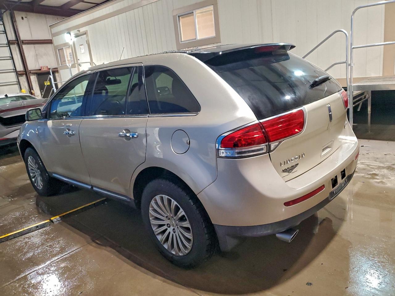 2011 LINCOLN MKX photo 2