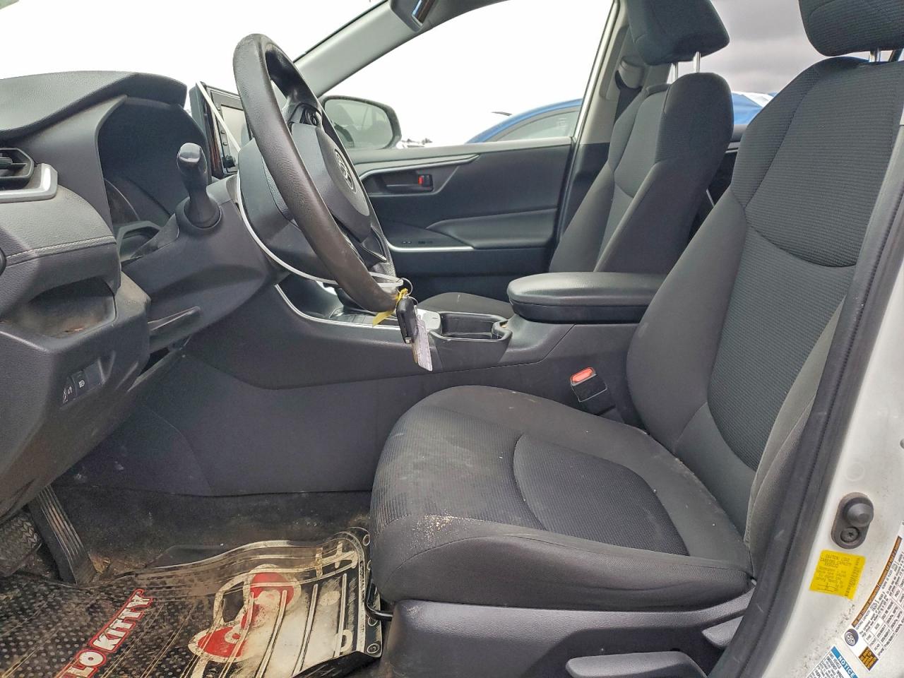2019 TOYOTA RAV4 LE photo 7