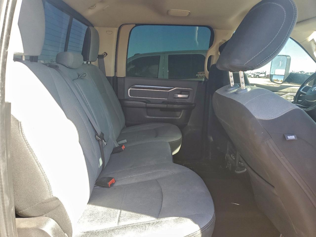 2020 RAM 3500 BIG HORN photo 19
