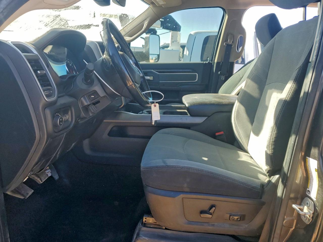 2020 RAM 3500 BIG HORN photo 13