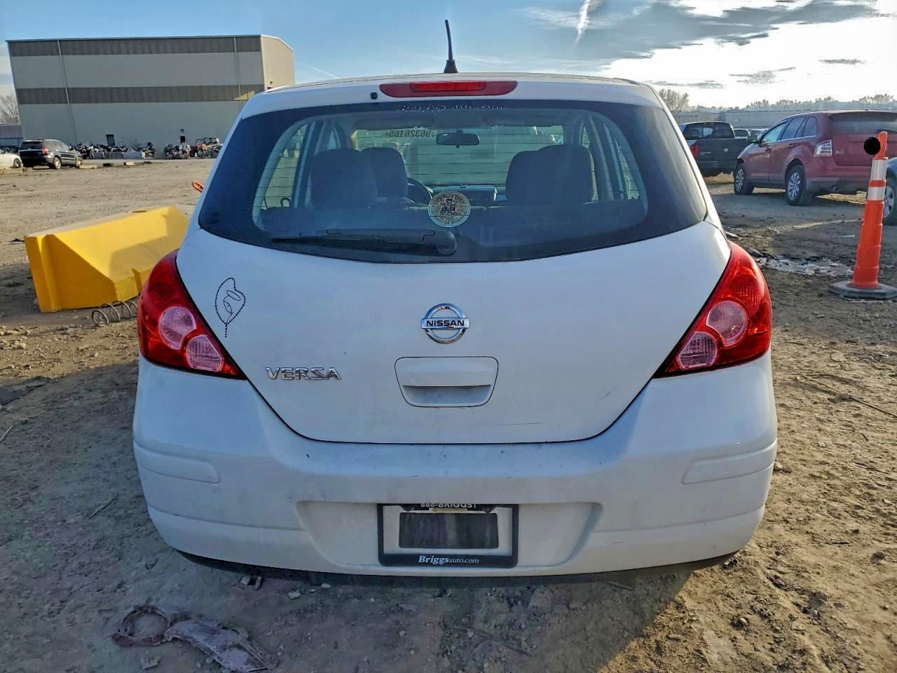 2011 NISSAN VERSA S photo 6
