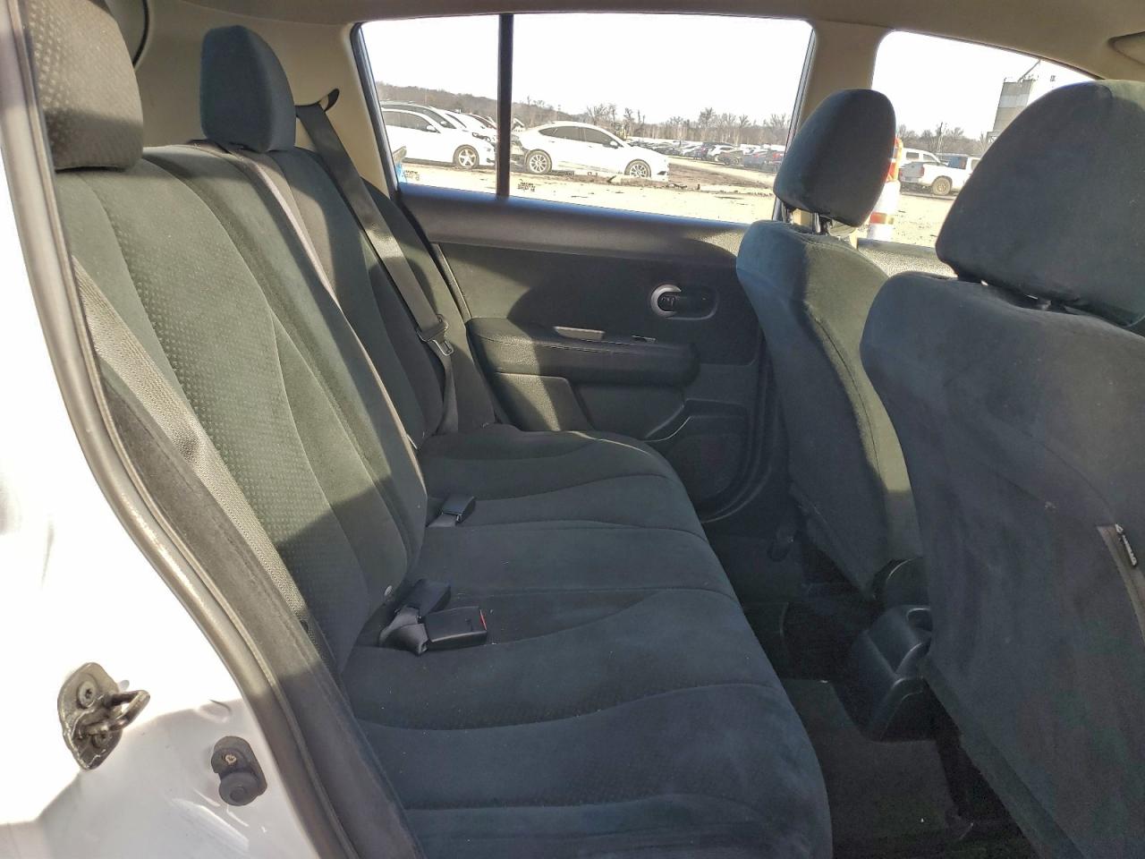 2011 NISSAN VERSA S photo 10
