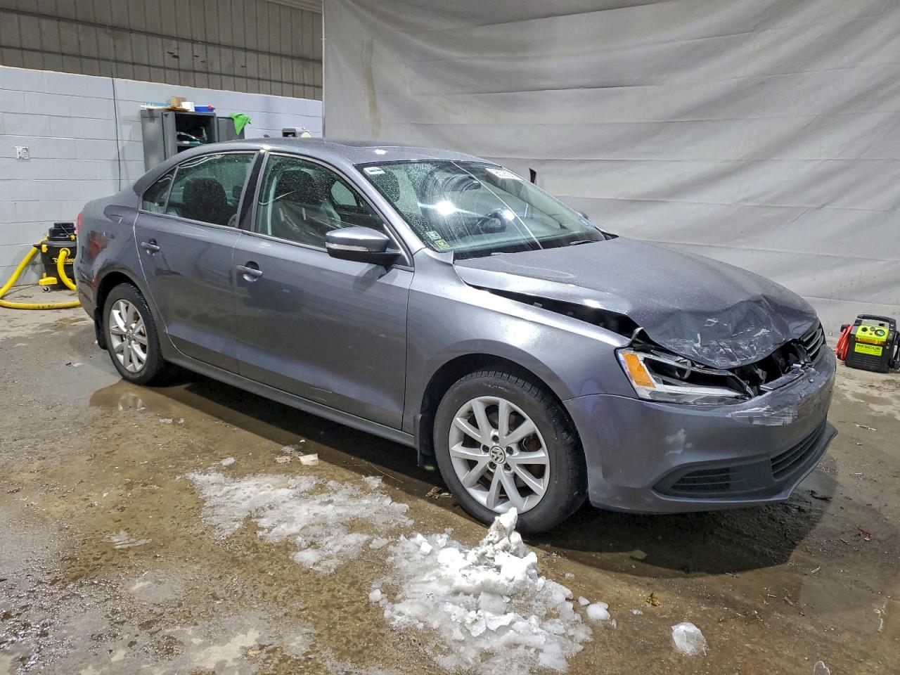 2012 VOLKSWAGEN JETTA SE photo 4