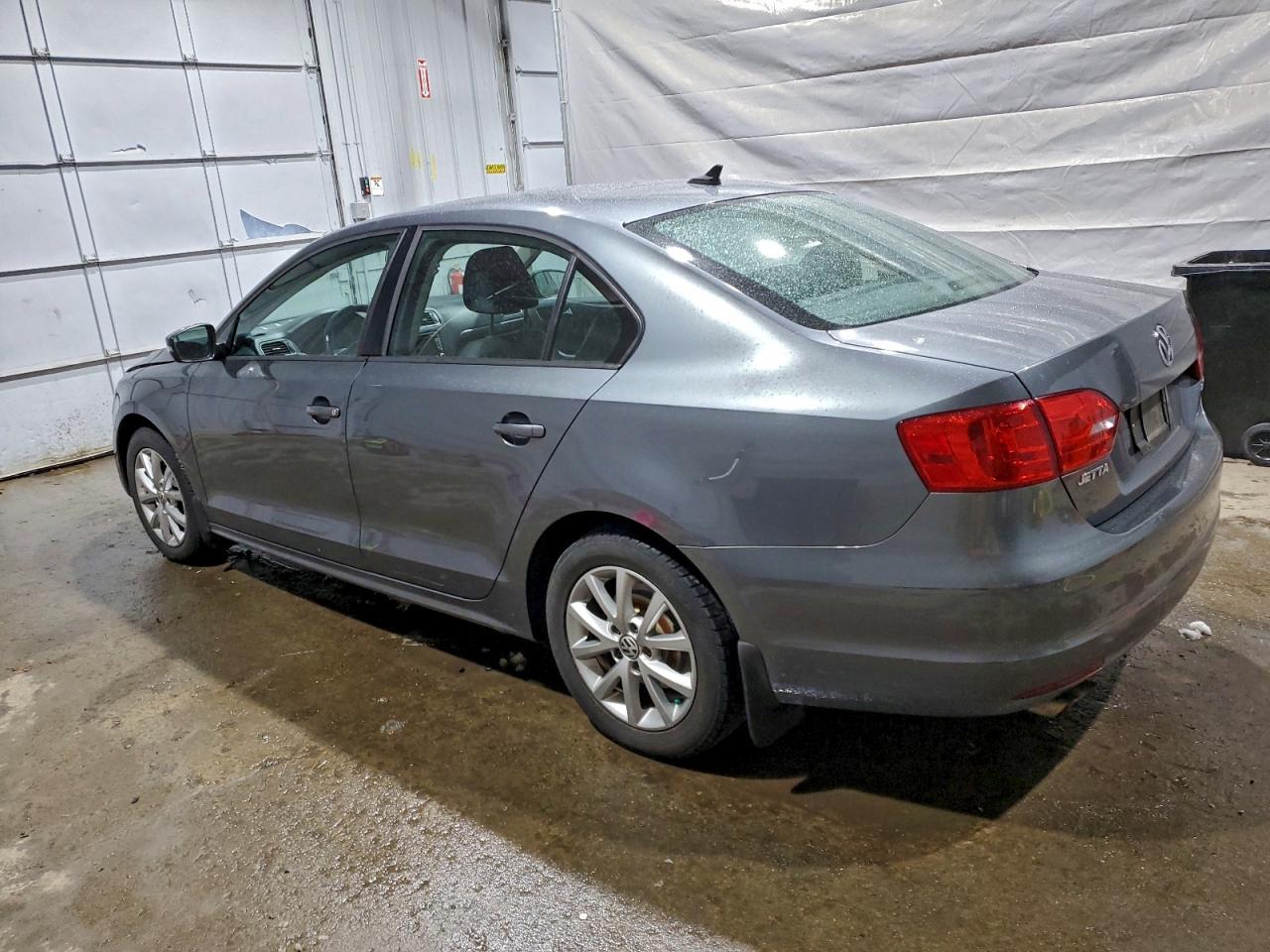2012 VOLKSWAGEN JETTA SE photo 2
