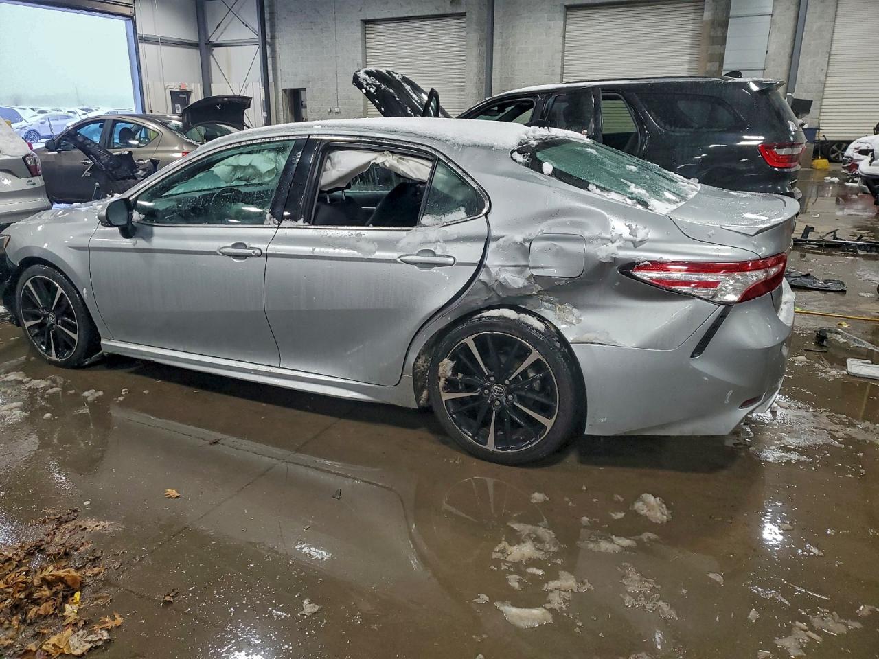 2020 TOYOTA CAMRY XSE photo 2