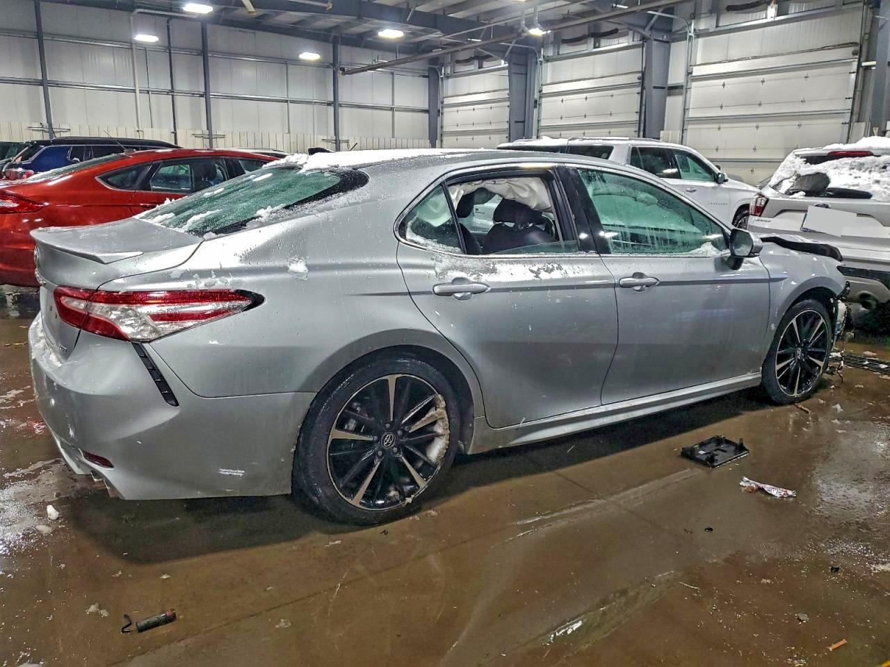 2020 TOYOTA CAMRY XSE photo 3