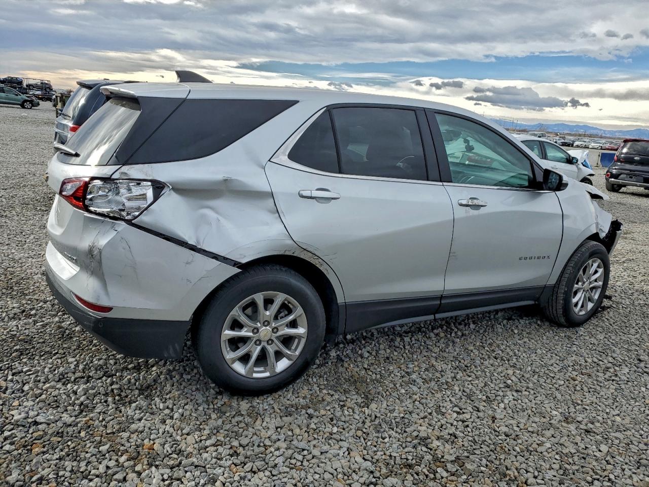 2021 CHEVROLET EQUINOX photo 3