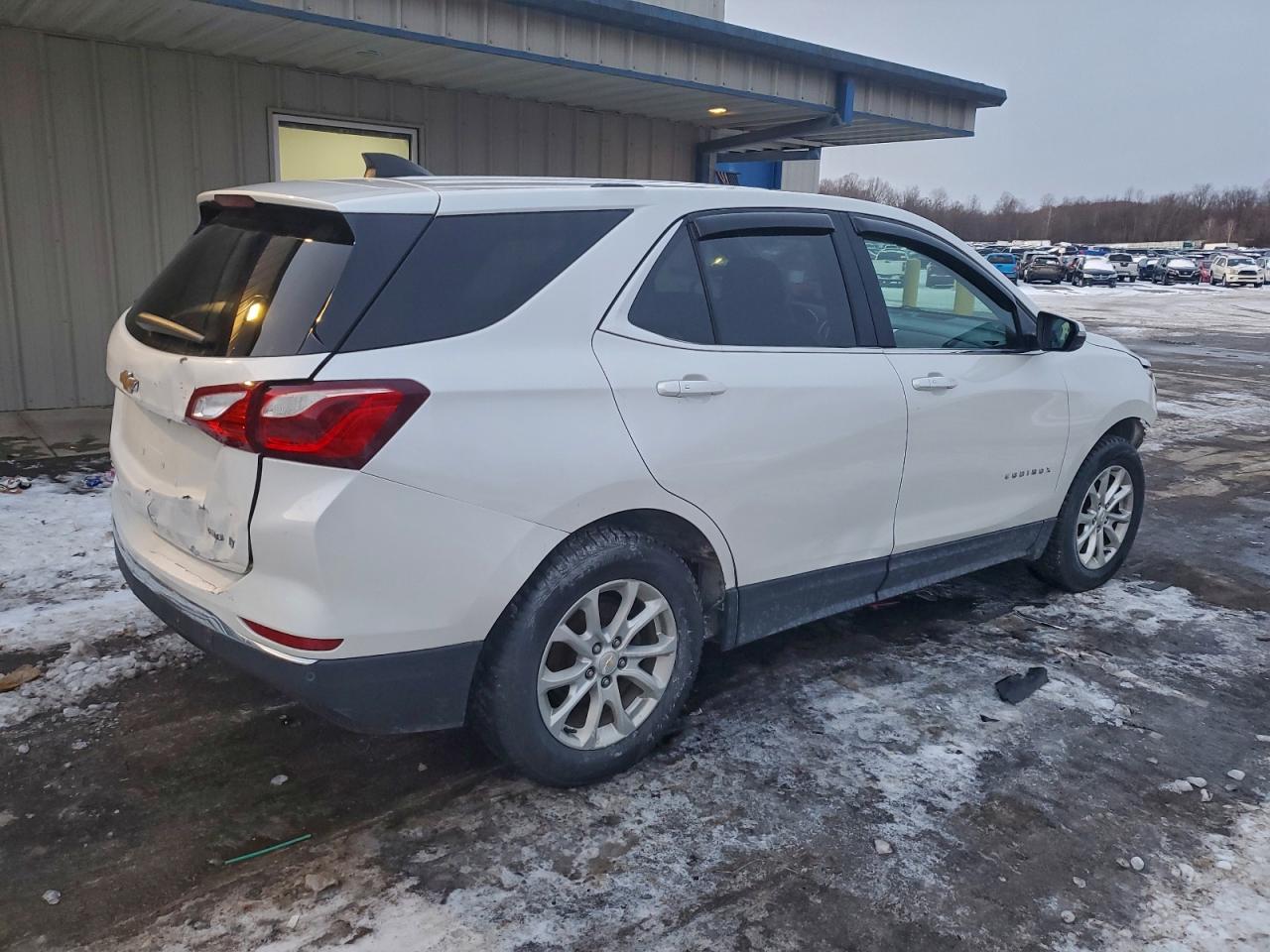 2019 CHEVROLET EQUINOX LT photo 3