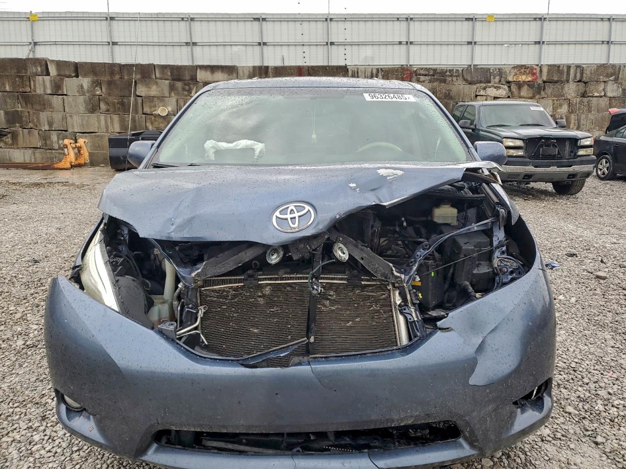 2014 TOYOTA SIENNA XLE photo 5