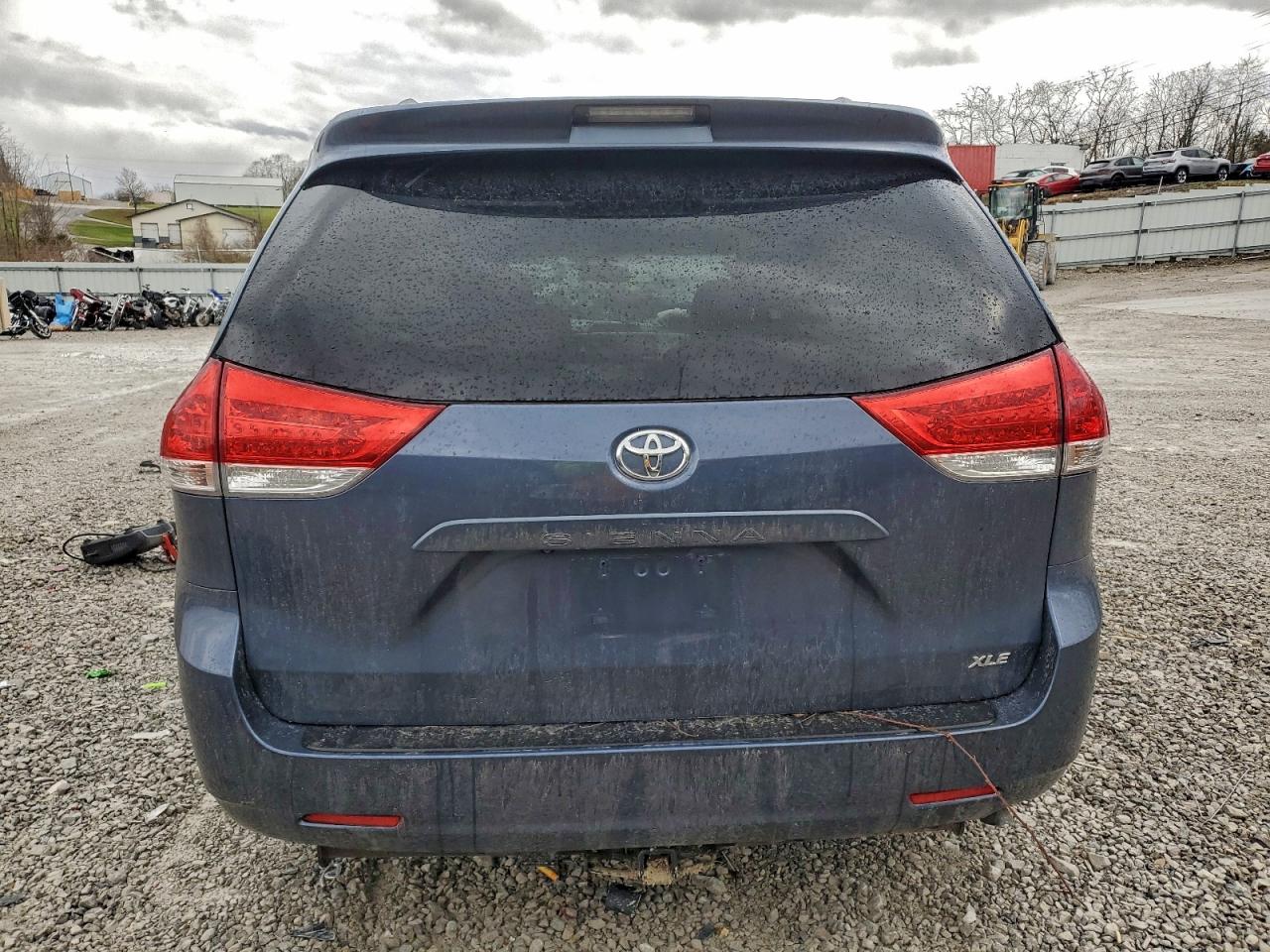 2014 TOYOTA SIENNA XLE photo 6