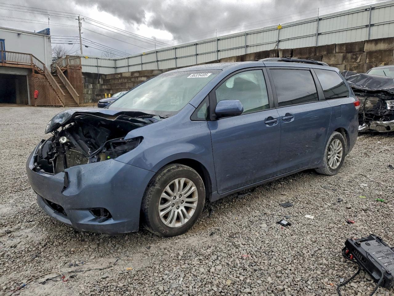 2014 TOYOTA SIENNA