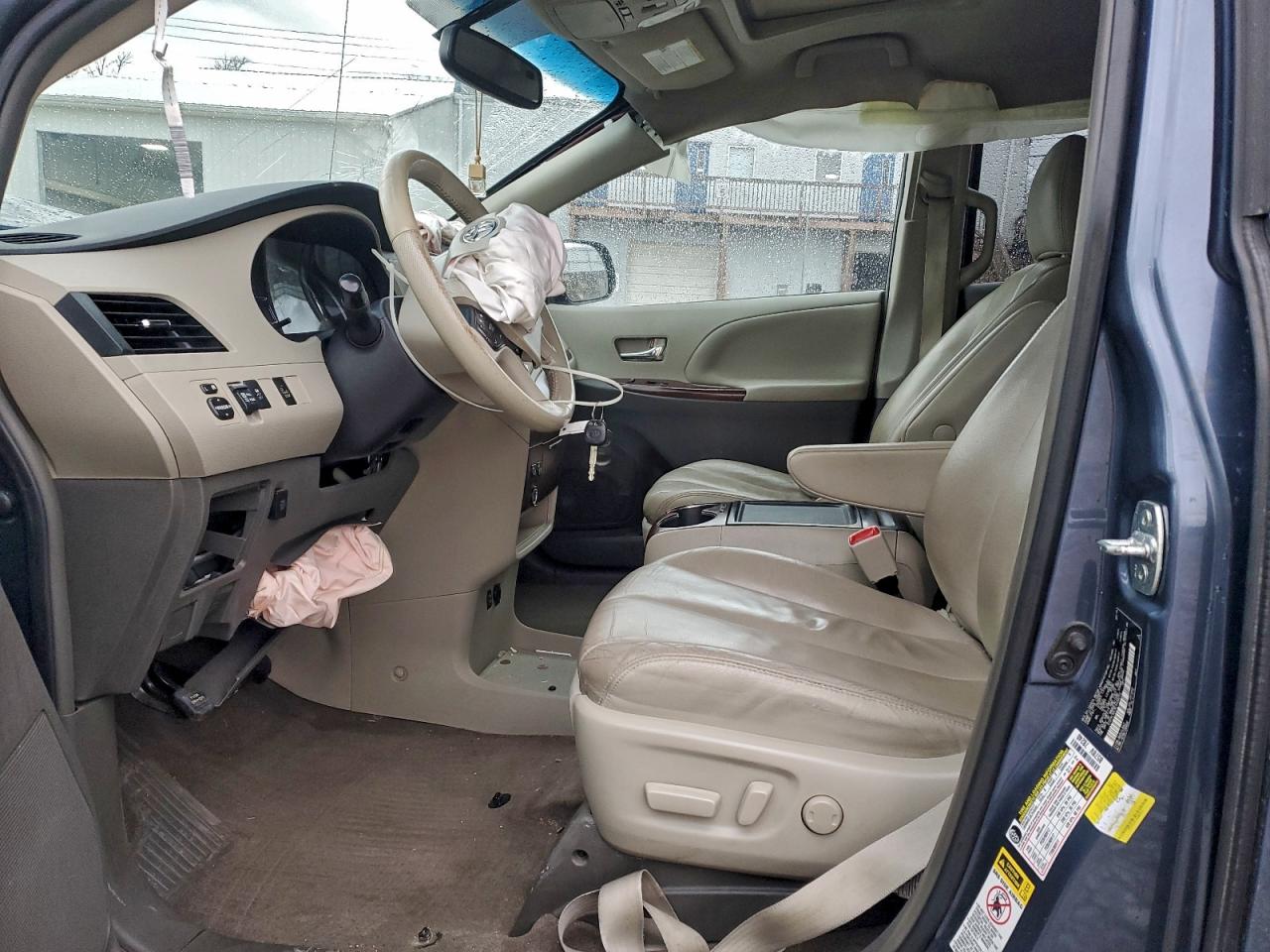 2014 TOYOTA SIENNA XLE photo 7