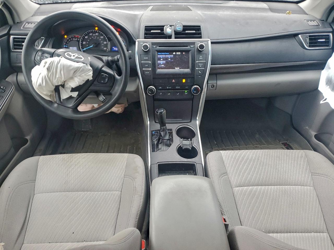 2015 TOYOTA CAMRY LE photo 15