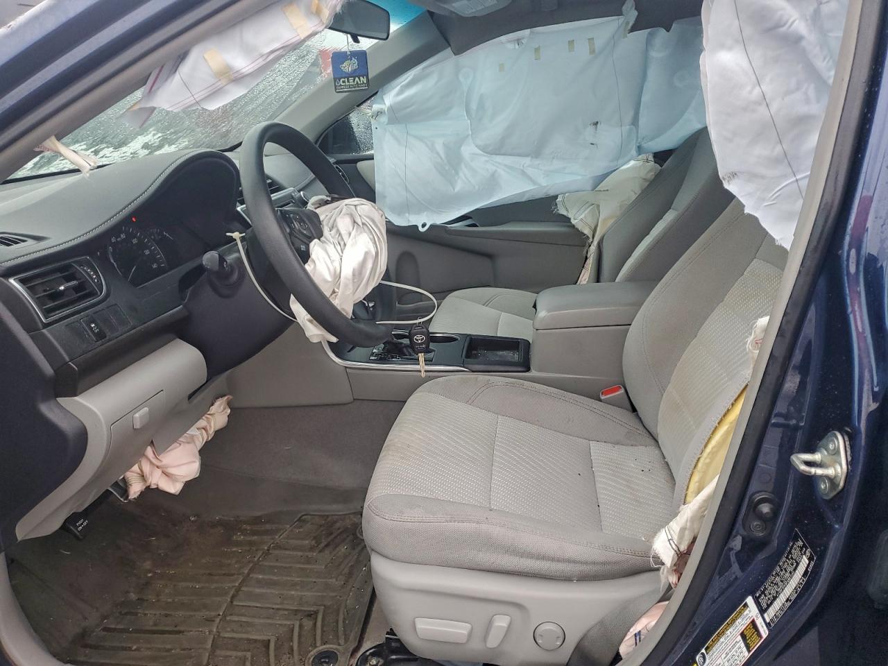 2015 TOYOTA CAMRY LE photo 13