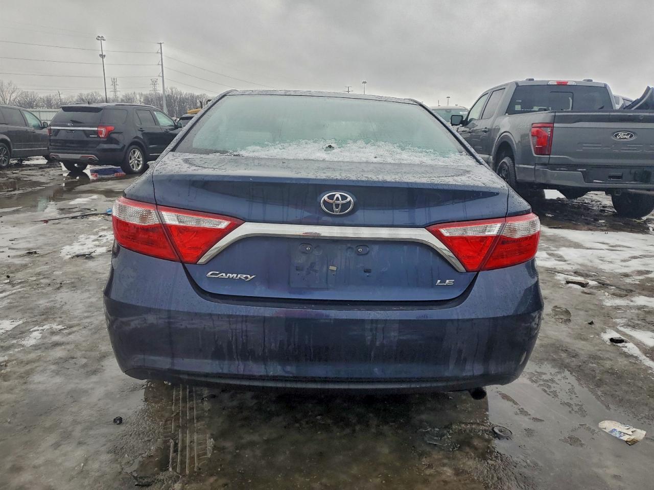 2015 TOYOTA CAMRY LE photo 11
