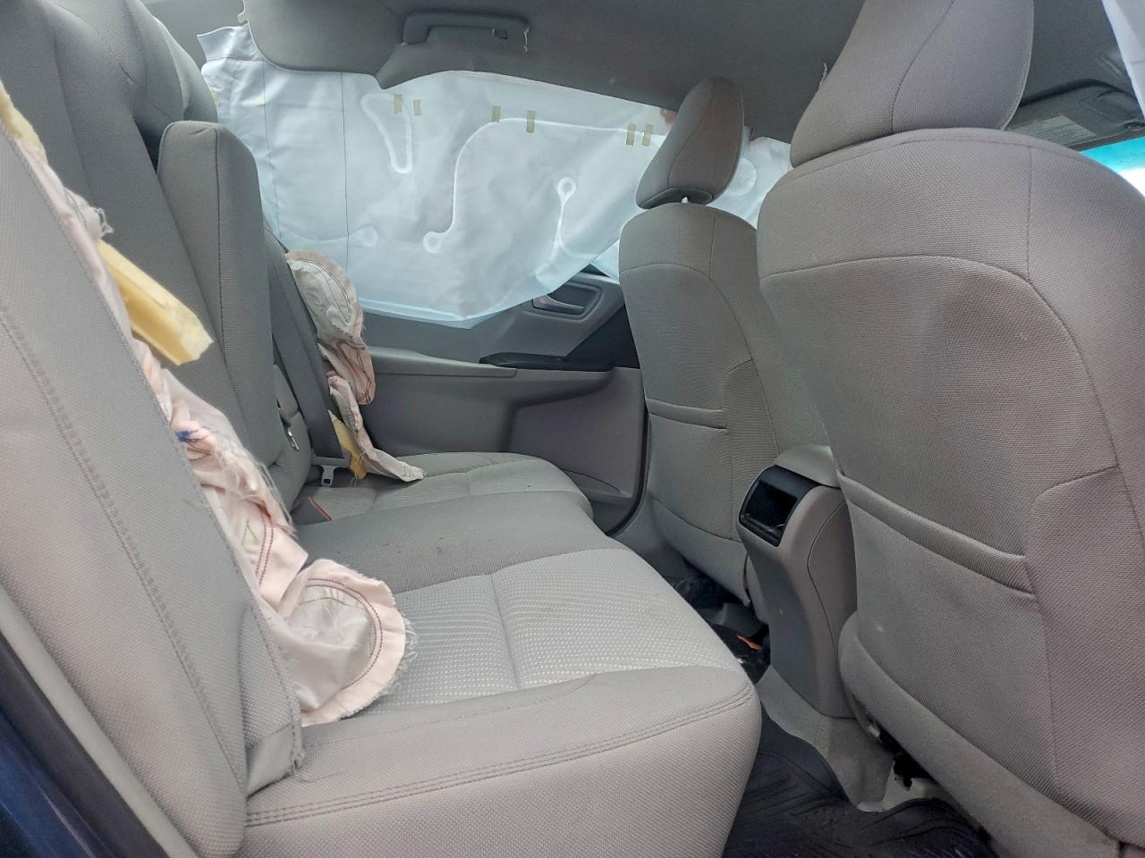 2015 TOYOTA CAMRY LE photo 19