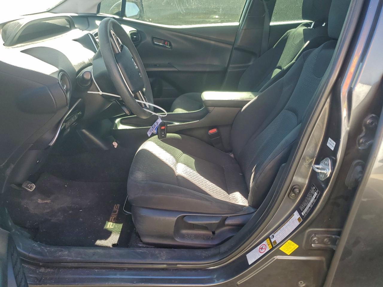 2017 TOYOTA PRIUS photo 7