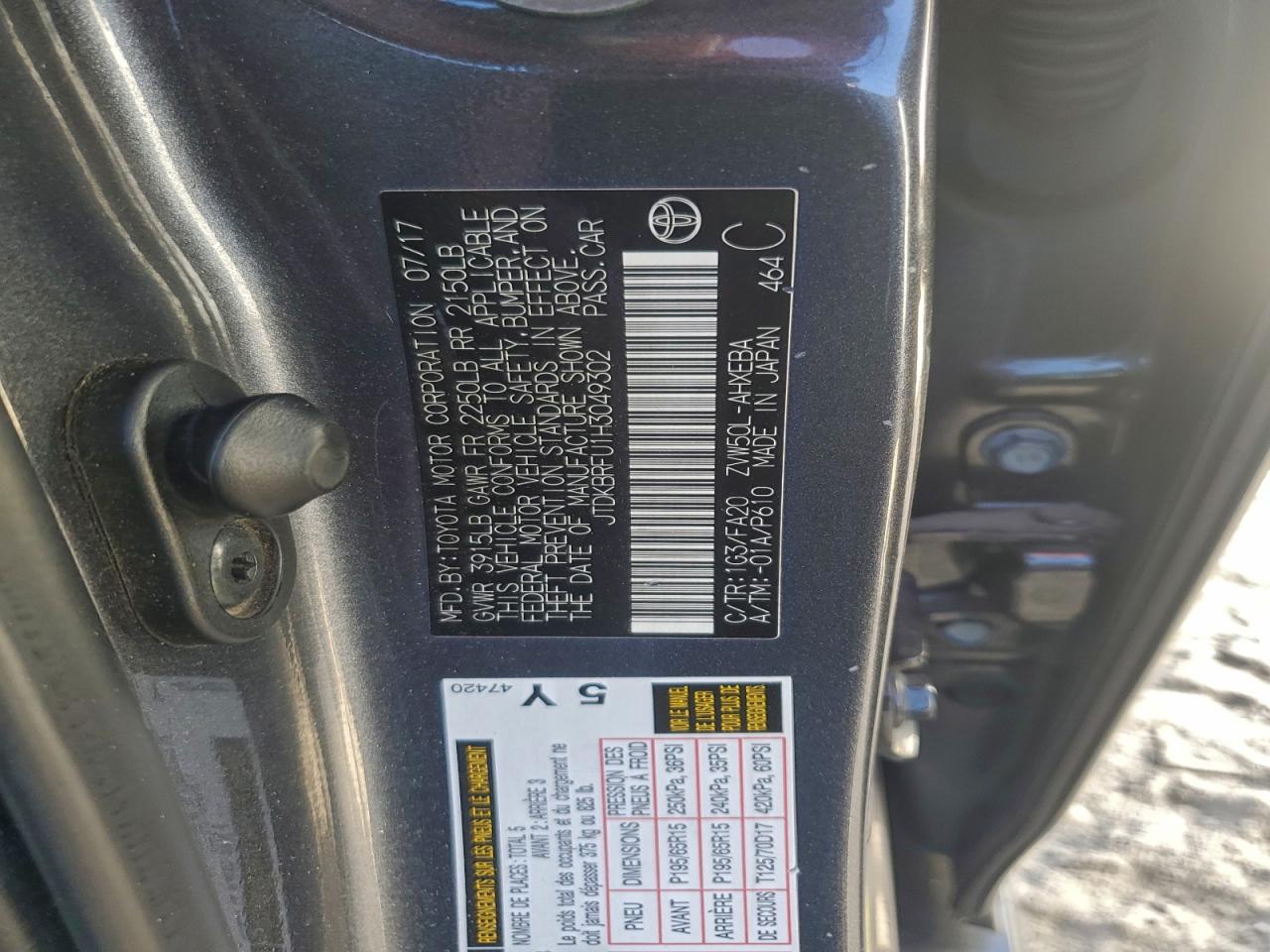 2017 TOYOTA PRIUS photo 13