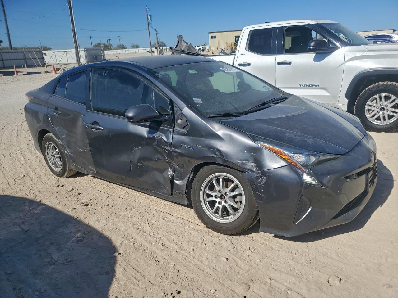 2017 TOYOTA PRIUS photo 4