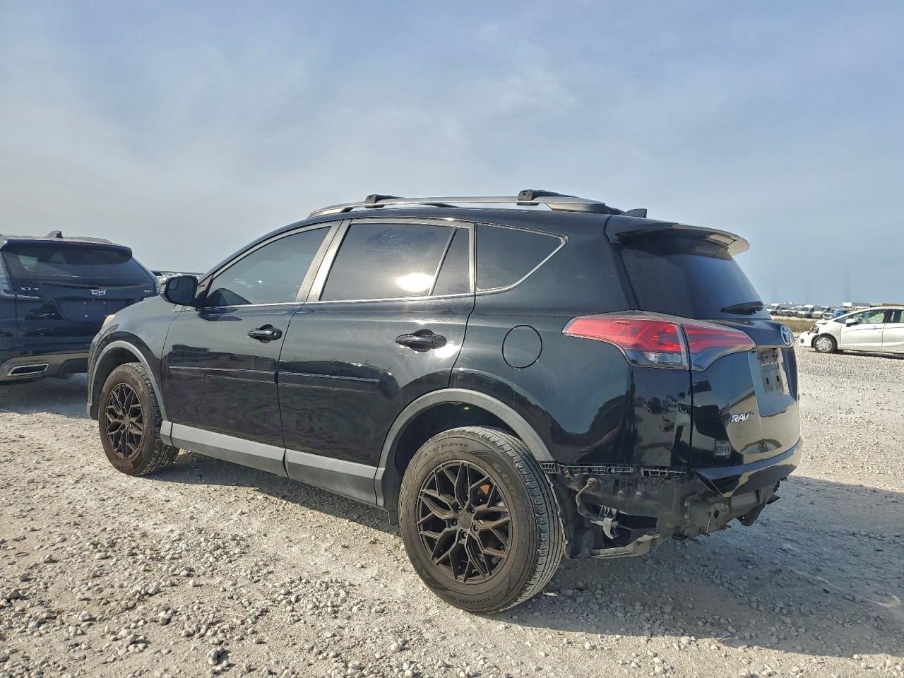 2018 TOYOTA RAV4 LE photo 2