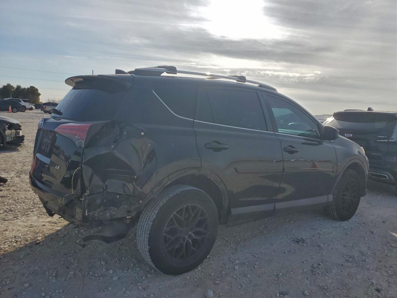 2018 TOYOTA RAV4 LE photo 3
