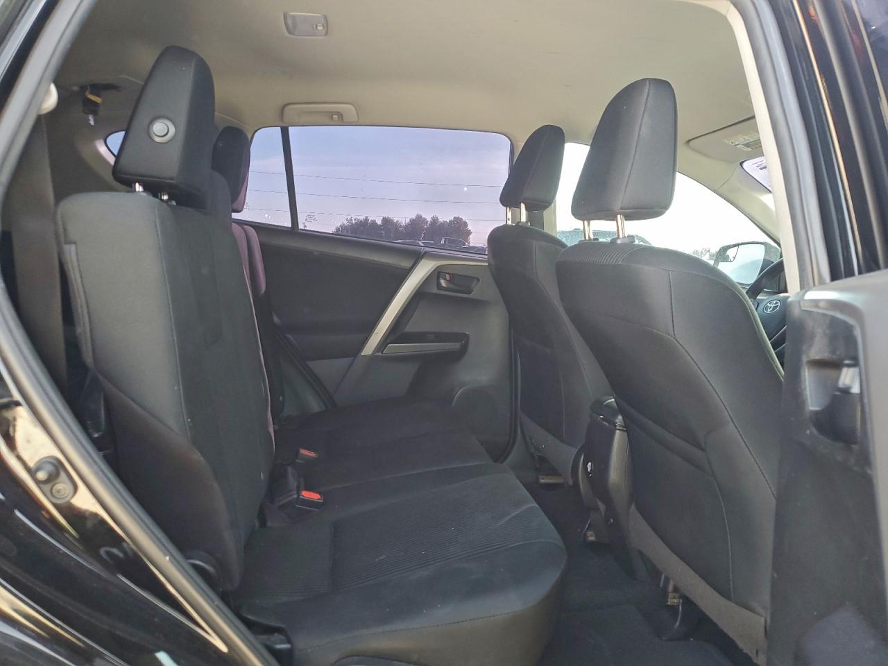 2018 TOYOTA RAV4 LE photo 11