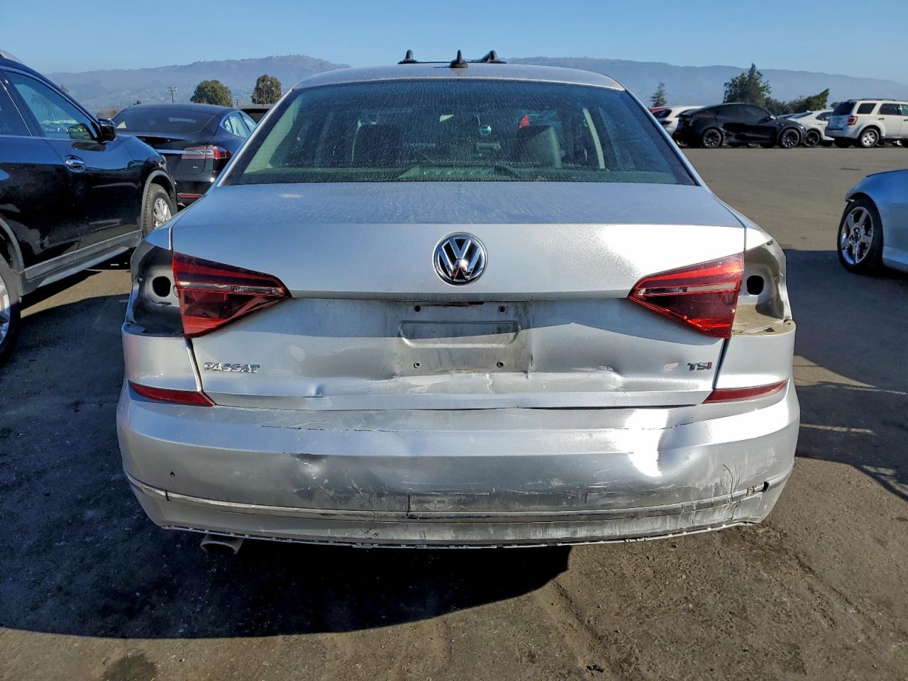 2018 VOLKSWAGEN PASSAT S photo 11